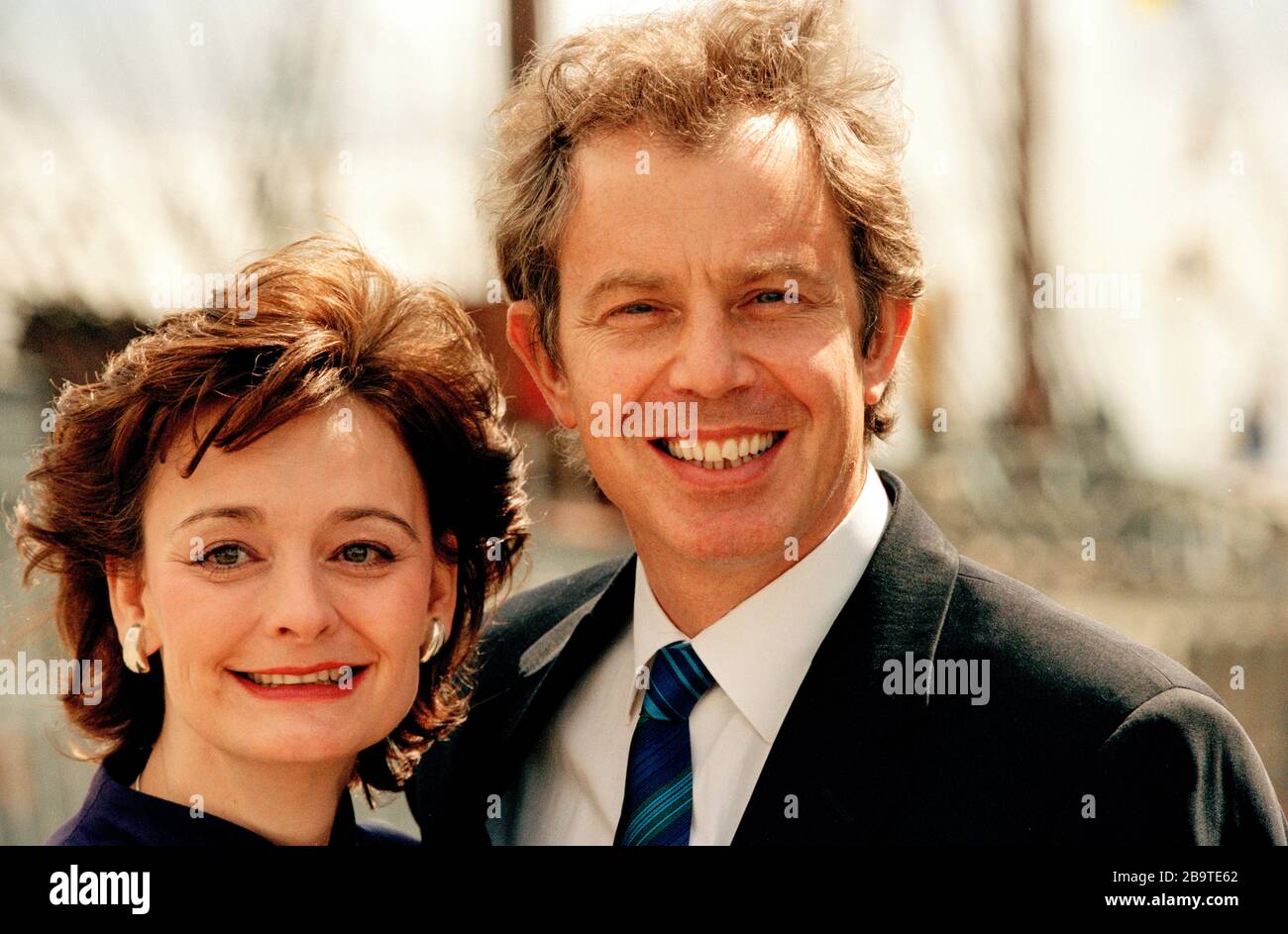 Tony Blair, ex primo Ministro del Regno Unito, con la moglie Cherie. A Dundee, Scozia. Foto Stock