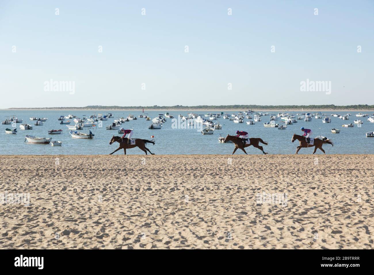L'annuale agosto horserace riunione un sulla spiaggia di Sanlucar de Barrameda, Cadice, Spagna. 3rd agosto 2017. Foto Stock
