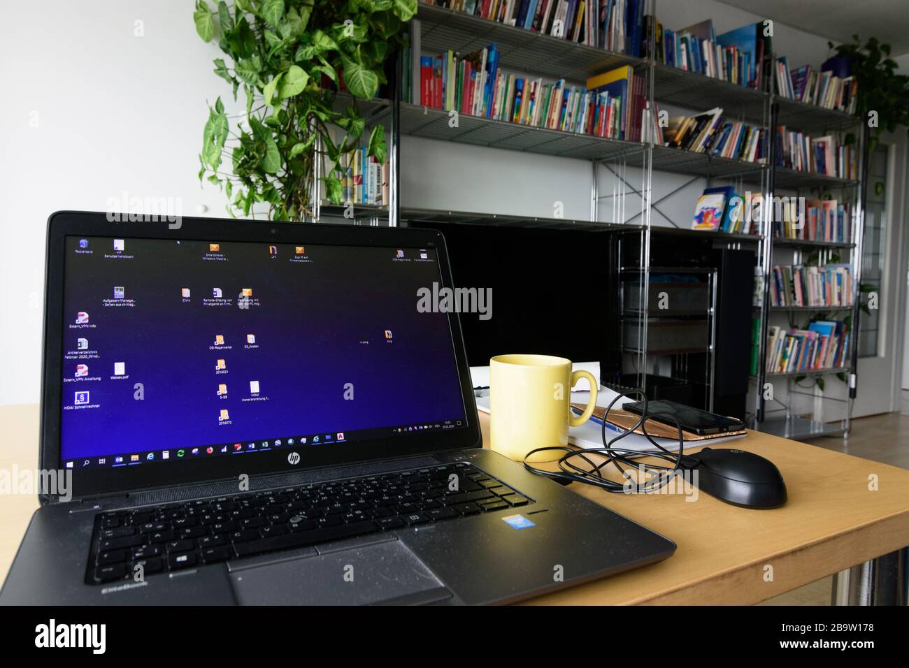 : notebook a casa, tazza di caffè, in , , Austria Foto Stock