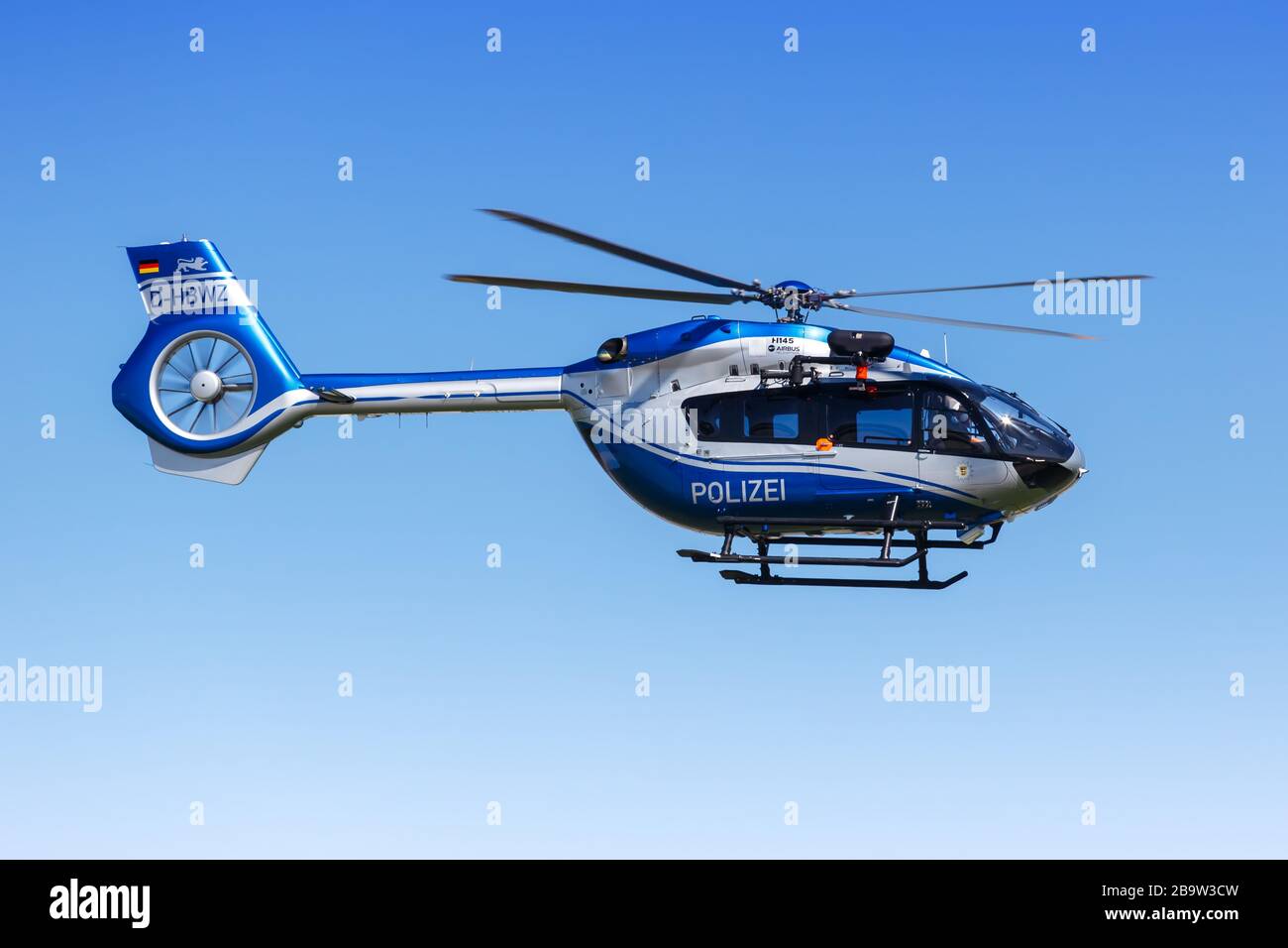 Stoccarda, Germania – 8 maggio 2018: Elicottero della polizia Eurocopter H145 all'aeroporto di Stoccarda (Str) in Germania. Foto Stock