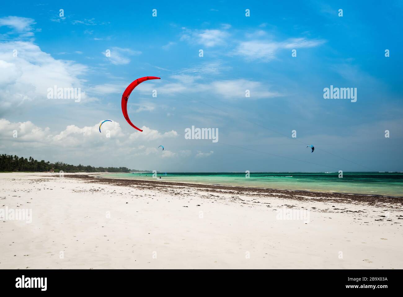 Kite surf posizione in Africa, Gallu Diani spiaggia e Watamu Kenya cammelli e aquilone volare Zanzibar. Kiteboarding destinationJambiani e Paje, Zanzibar Foto Stock