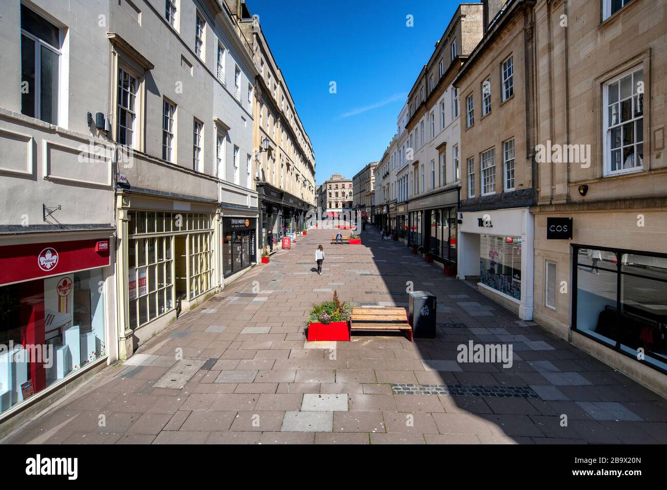 Strade deserte nel centro di Bath, Somerset, dopo che il governo britannico ha annunciato severe restrizioni per cercare di contenere l'epidemia di coronavirus. Foto Stock
