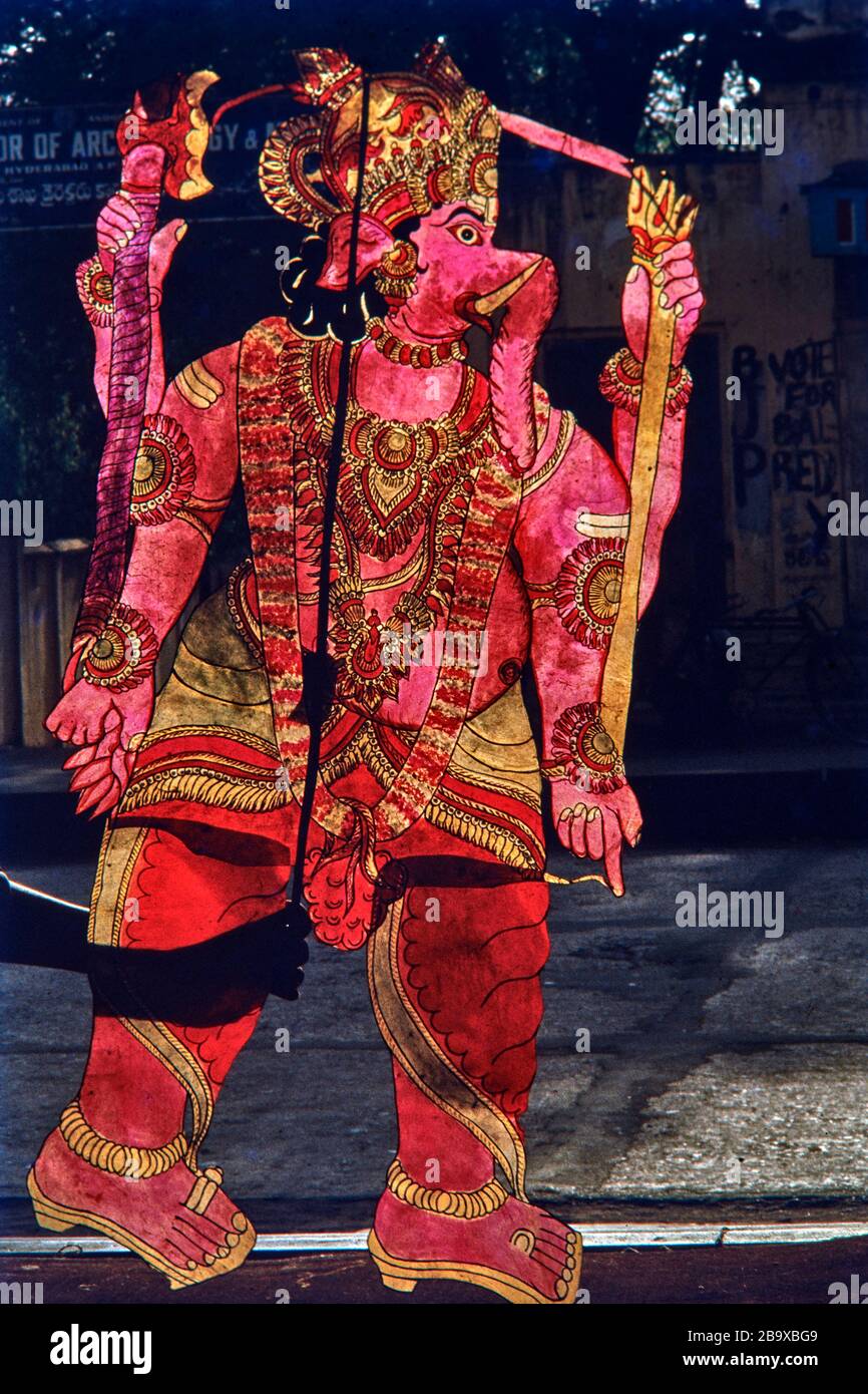 25 Mar 2020 mano dipinto Ganesh usato in pelle spettacolo di marionette Andhra Pradesh India Foto Stock