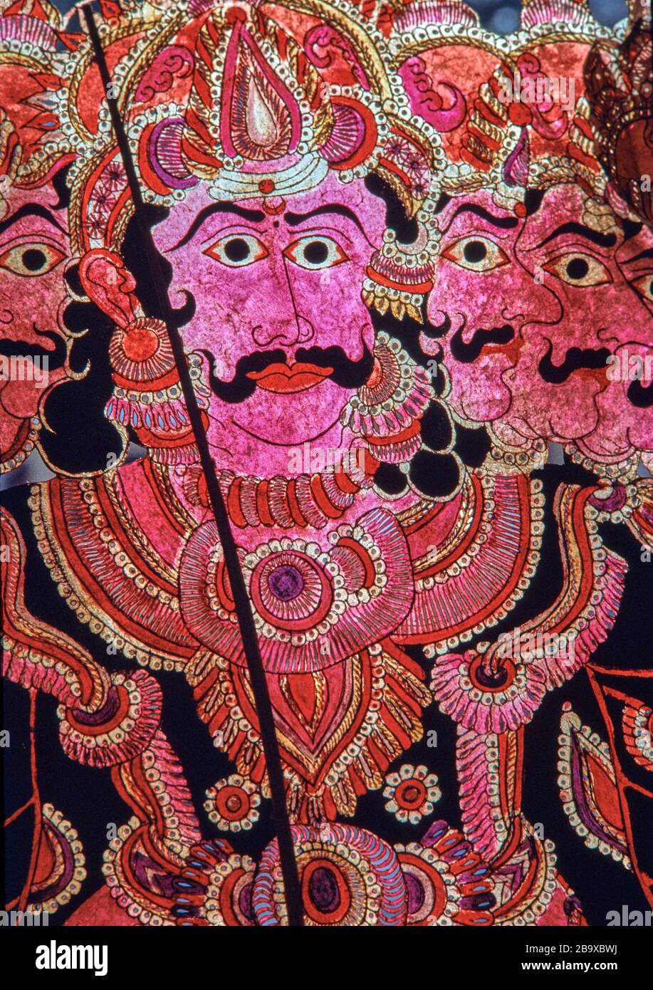 25 Mar 2020 Closeup of Hand Painted Leather Puppet Ravana usato in Lederpet show Andhra Pradesh India Foto Stock
