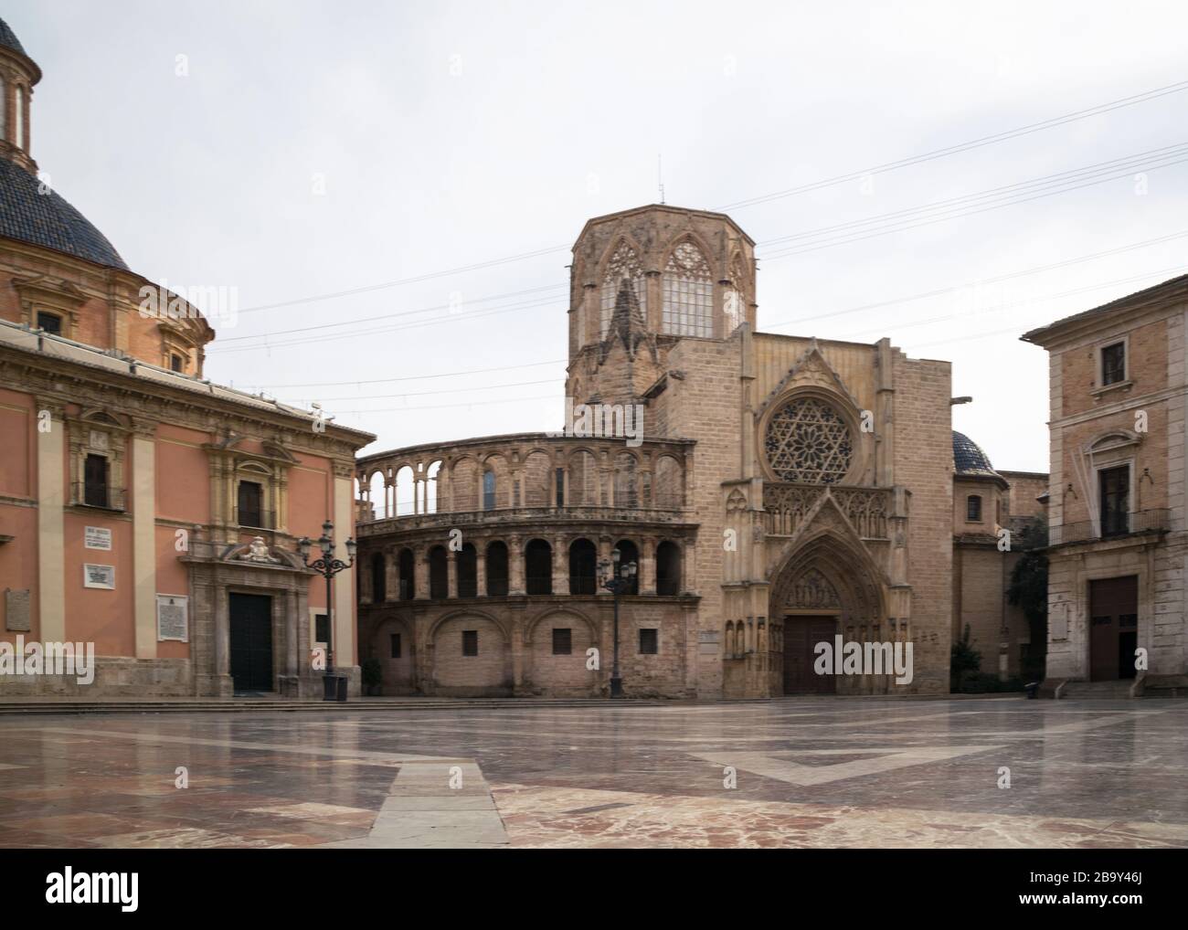 Basilica della Virgen de los Desamparados e Cattedrale di Valencia in Plaza de la Virgen Foto Stock
