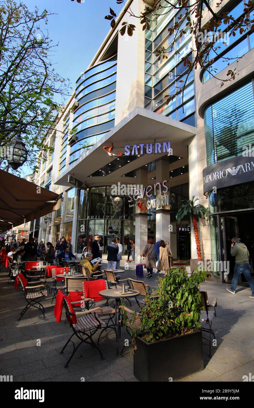 Immagine esterna del centro commerciale 'Sevens' su Königsallee in Düsseldorf, che è un lussuoso viale per lo shopping. Foto Stock