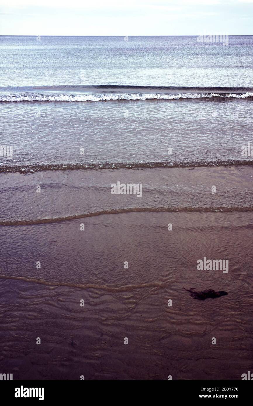 La spiaggia a bassa marea tarda sera a Douglas Bay, Isle of Man Foto Stock