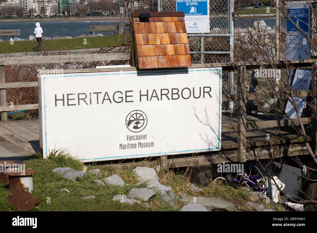 Vancouver, Canada - Febbraio 29,2020: Vista del cartello 'Heritage Harbour' vicino al Museo Marittimo di Vancouver Foto Stock