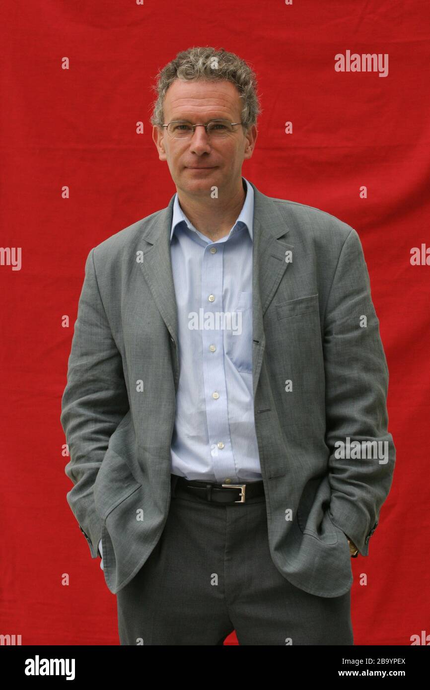 Fintan o'Toole, critico teatrale di Irelands, all'Edinburgh International Book Festival, Edimburgo, Scozia, agosto 2003. Foto Stock