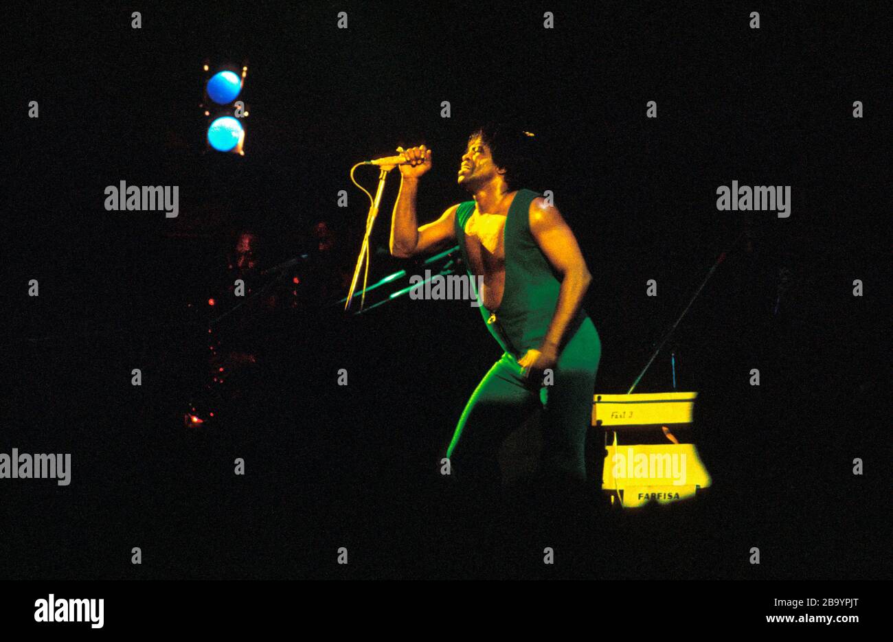 James Brown il Dio Padre di anima che si esibisce sul palco Rainbow Theatre London 1973 Foto Stock