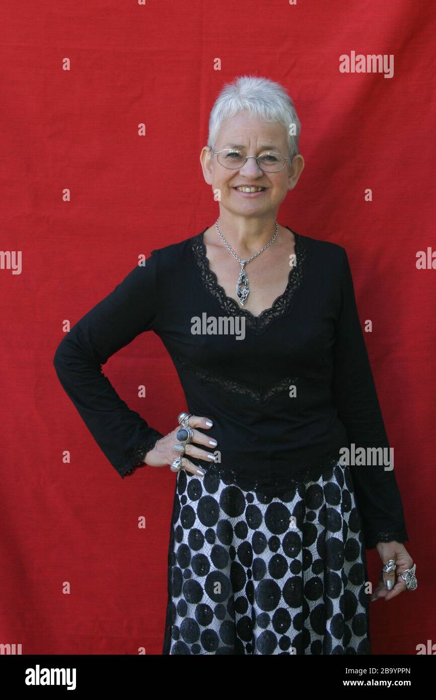 Jacqueline Wilson, autore di libri per bambini, all'Edinburgh International Book Festival, Edimburgo, Scozia, agosto 2003. Foto Stock