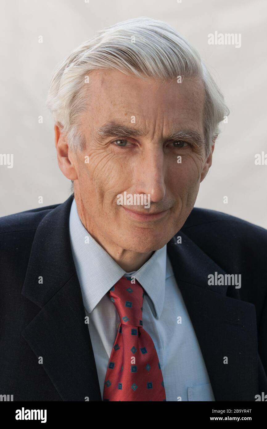 Sir Martin Rees, astronomo reale, al Festival Internazionale del Libro di Edimburgo, Scozia, agosto 2003. Foto Stock