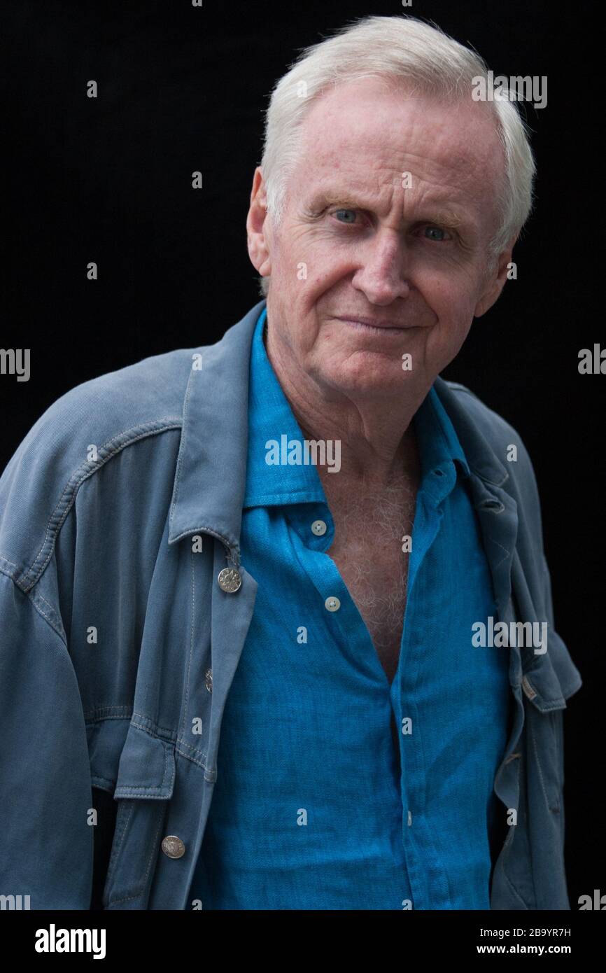 John Boorman, regista britannico, all'Edinburgh International Book Festival, Edimburgo, Scozia, agosto 2003. Foto Stock