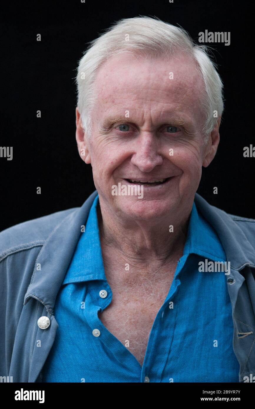 John Boorman, regista britannico, all'Edinburgh International Book Festival, Edimburgo, Scozia, agosto 2003. Foto Stock