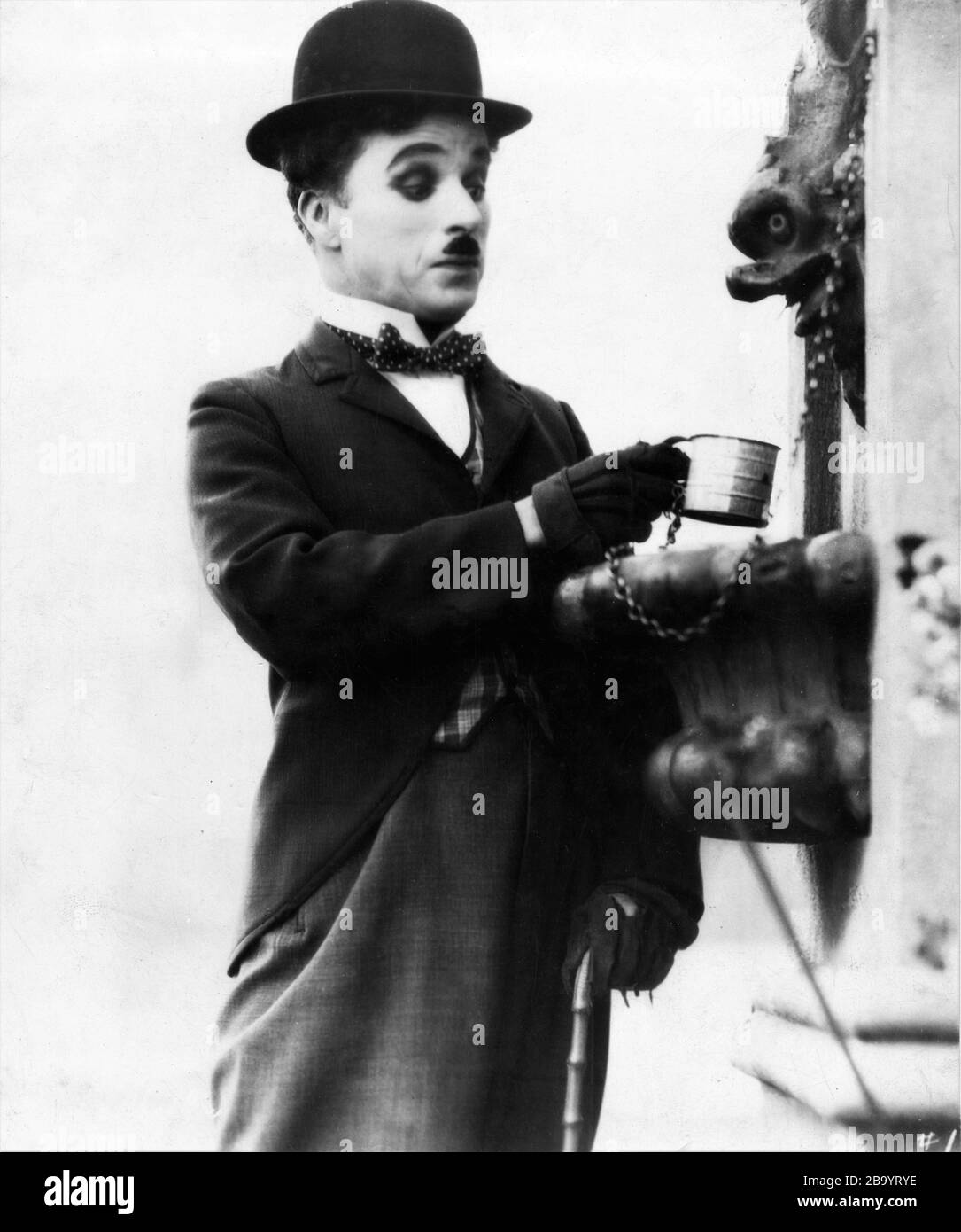 CHARLIE CHAPLIN come il Tramp in CITY LIGHTS 1931 scritto e diretto da CHARLES CHAPLIN silenzioso commedia film con musica partitura Charles Chaplin Productions / United Artists Foto Stock