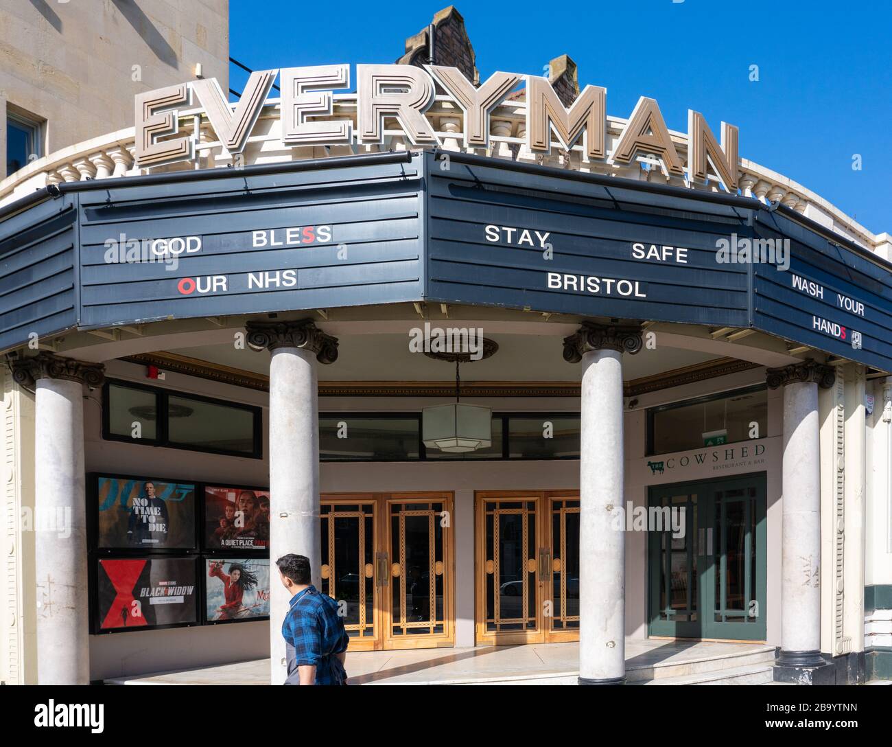Cinema Everyman a Clifton Bristol UK con messaggi di sostegno e di incoraggiamento dopo la chiusura durante la pandemia di Coronavirus Covid 19 del 2020 Foto Stock