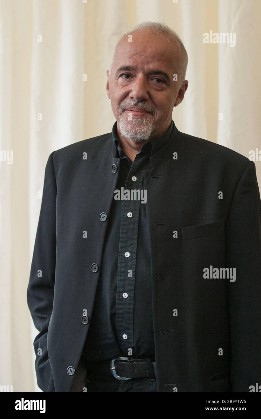 Autore brasiliano Paulo Coelho al Festival Internazionale del Libro di Edimburgo, Scozia, agosto 2003. Foto Stock