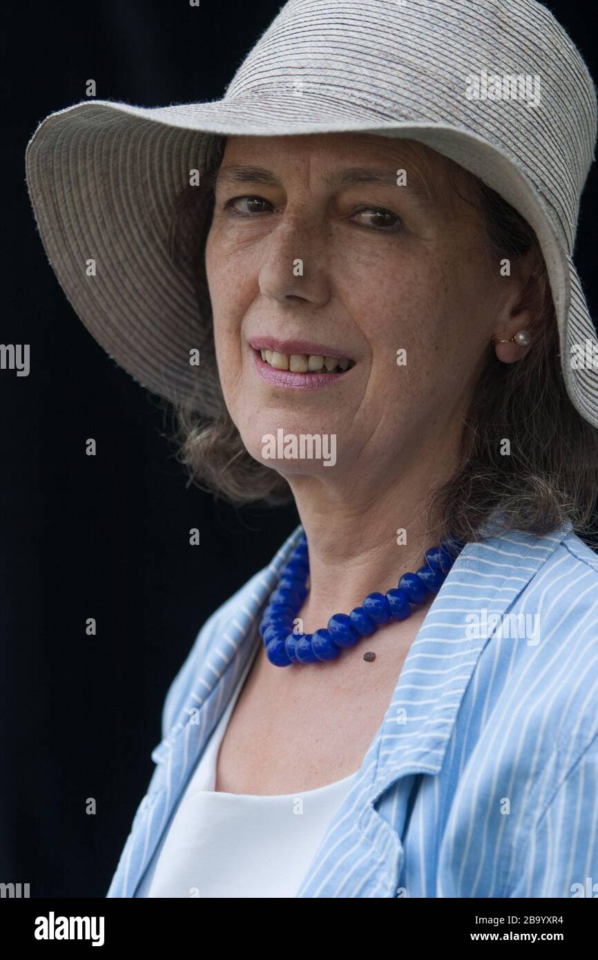 Claire Tomalin, biografo e giornalista inglese, al Festival Internazionale del Libro di Edimburgo, Scozia, agosto 2003. Foto Stock