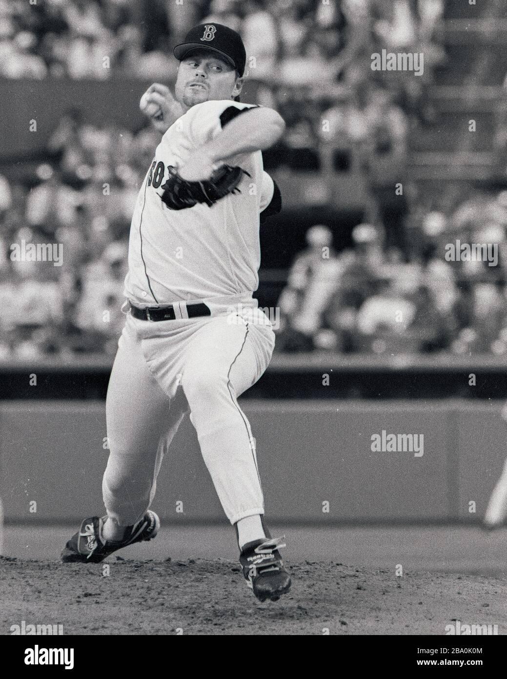 Boston Red Sox pitch Roger Clemens in azione di baseball al Fenway Park a Boston ma USA 1995 foto di Bill belknap Foto Stock