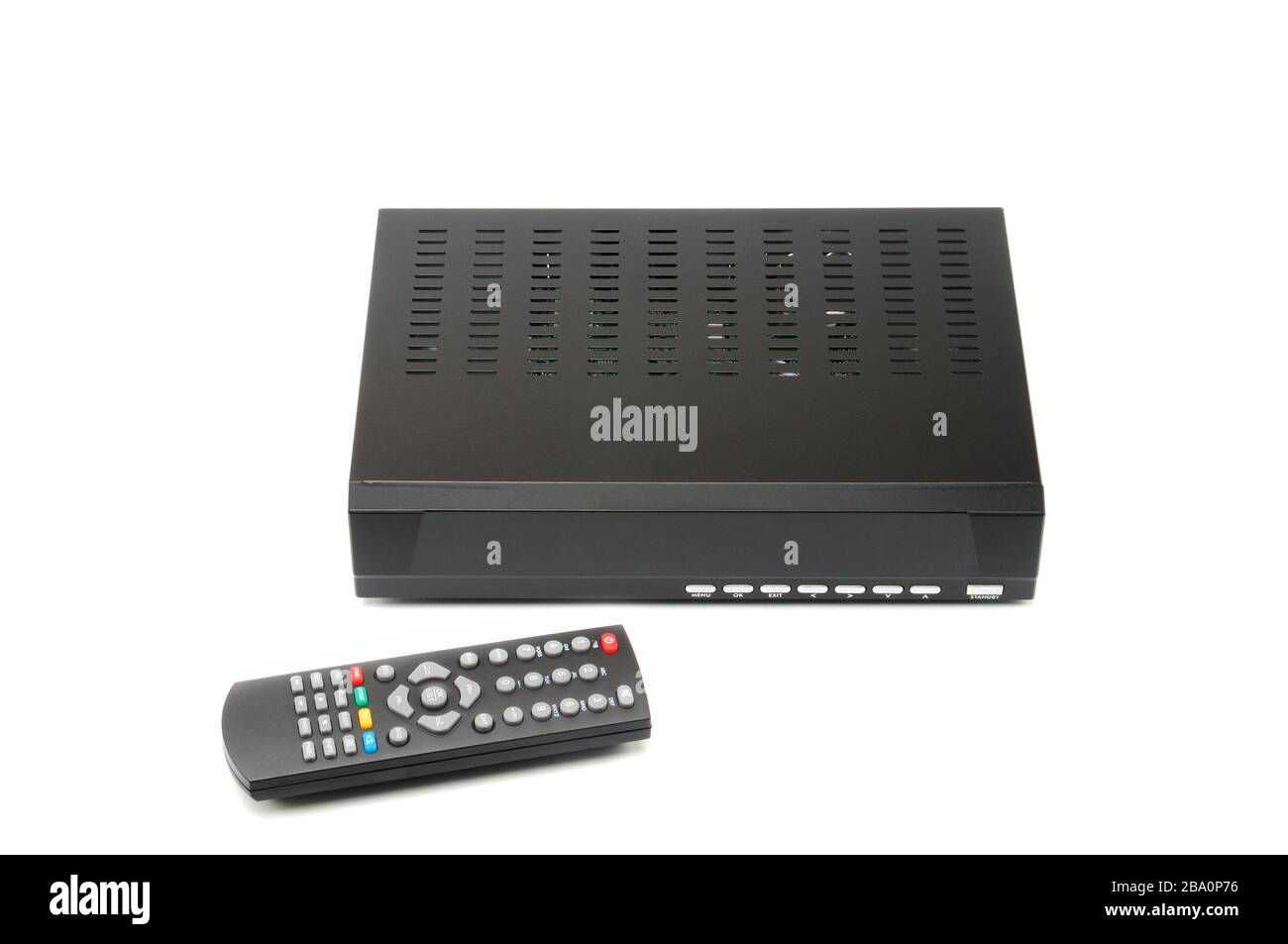 Sintonizzatore TV digitale con telecomando su sfondo bianco isolato Foto Stock