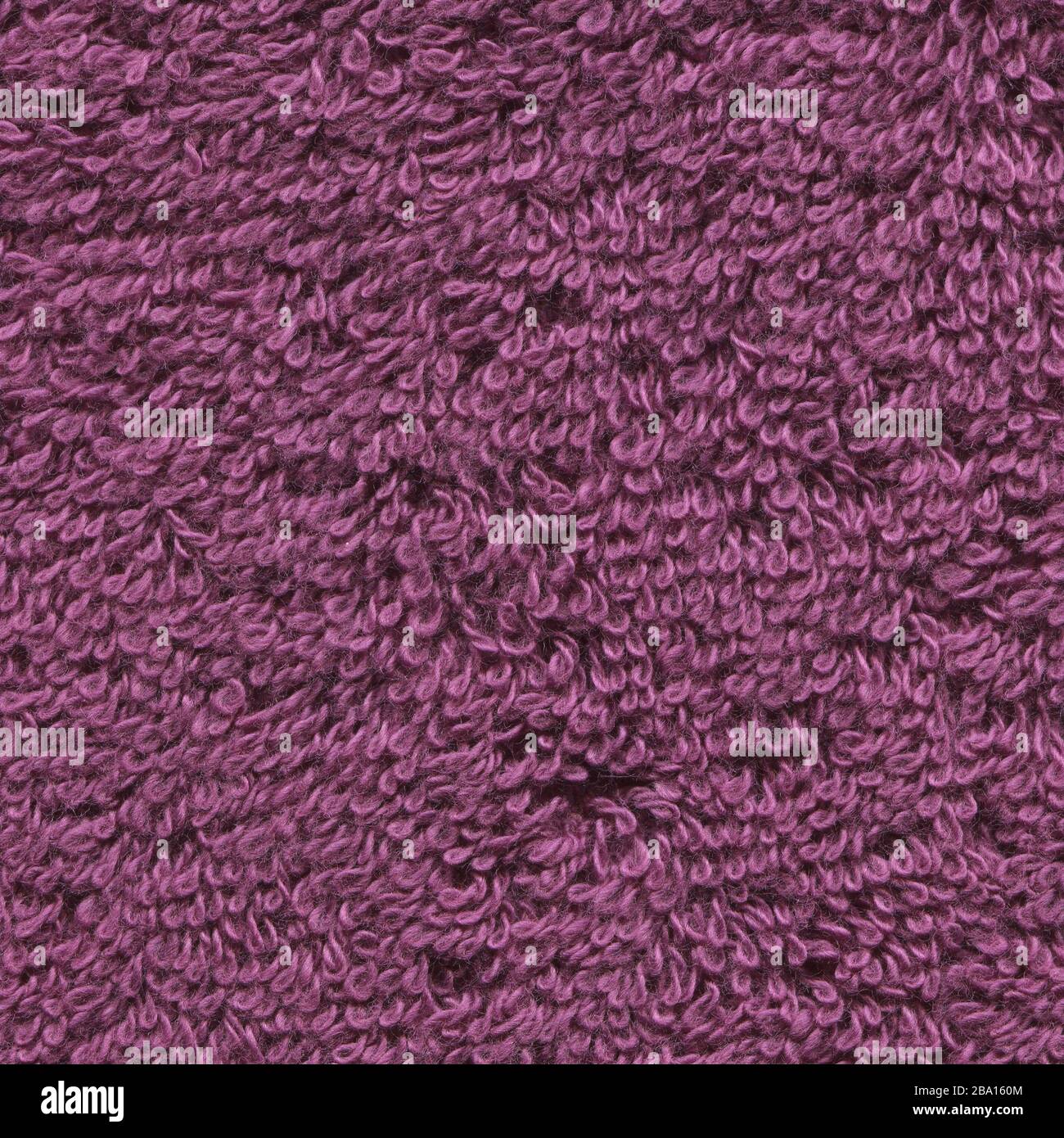 Ultra Violet asciugamano sullo sfondo di texture. Violetta asciugamani in  spugna texture Foto stock - Alamy