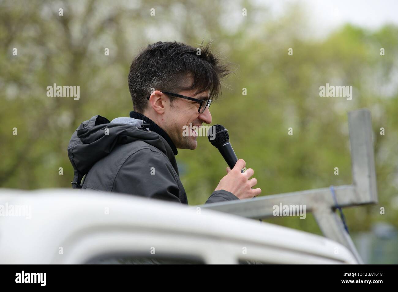 Vienna, Austria. Immagine di archivio dal 13 aprile 2019. Rally del movimento Austrian Identity. L'immagine mostra Martin Sellner, portavoce del movimento Identitarian Austria. Foto Stock