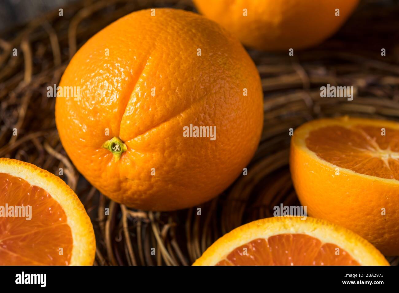 Arance di Cara Navel organiche crude pronte a mangiare Foto Stock