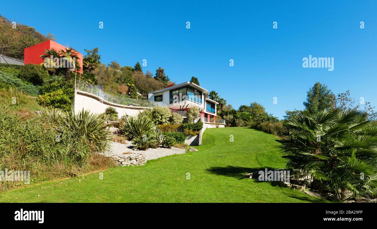 Architettura, villa moderna, vista dal giardino Foto Stock