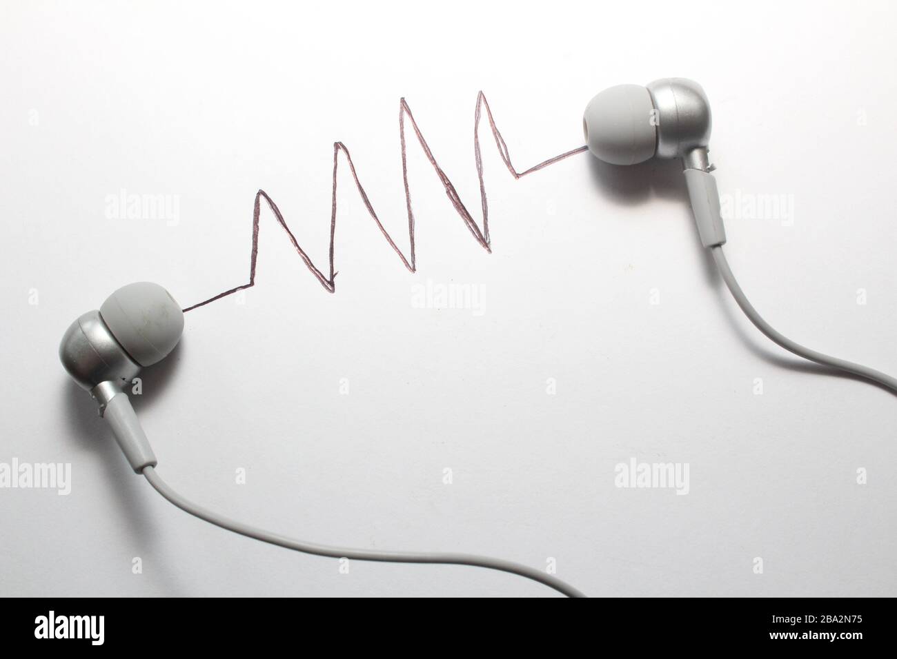 Auricolari/auricolari con accessori per telefoni cellulari Sound WAVE e gadget Foto Stock