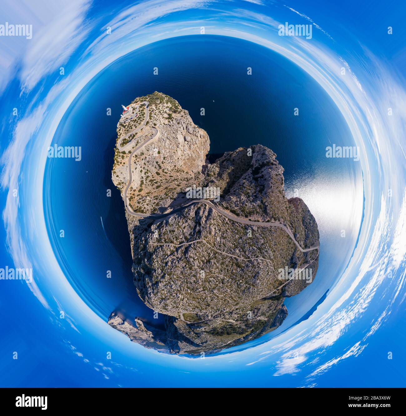 Panorama sferico, Cap Formentor con faro, Formentor penisola, vicino Pollenca, fucilato di droni, Maiorca, Isole Baleari, Spagna Foto Stock