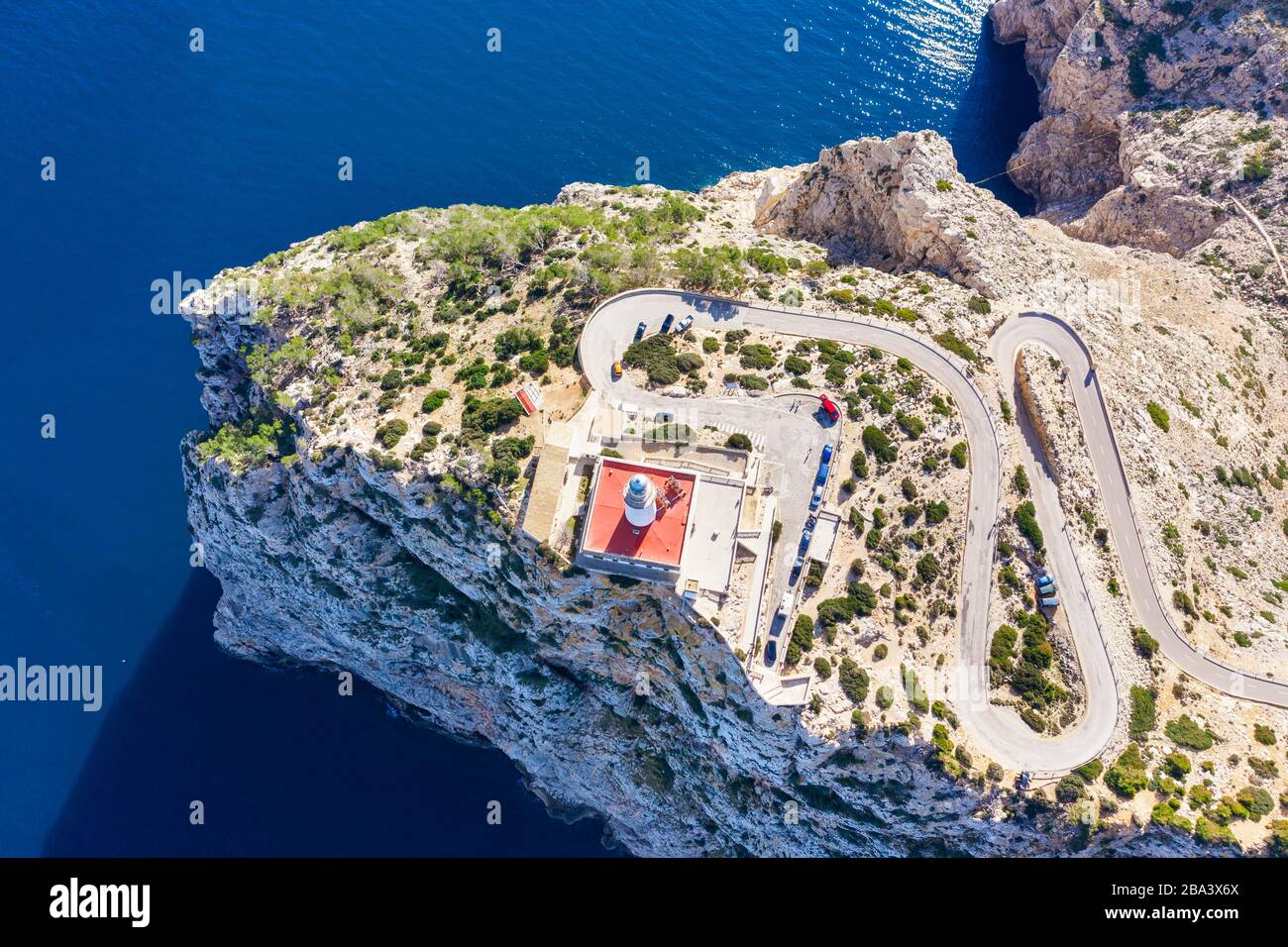 Faro di Cap Formentor, penisola di Formentor, vicino Pollenca, fucinata di droni, Maiorca, Isole Baleari, Spagna Foto Stock