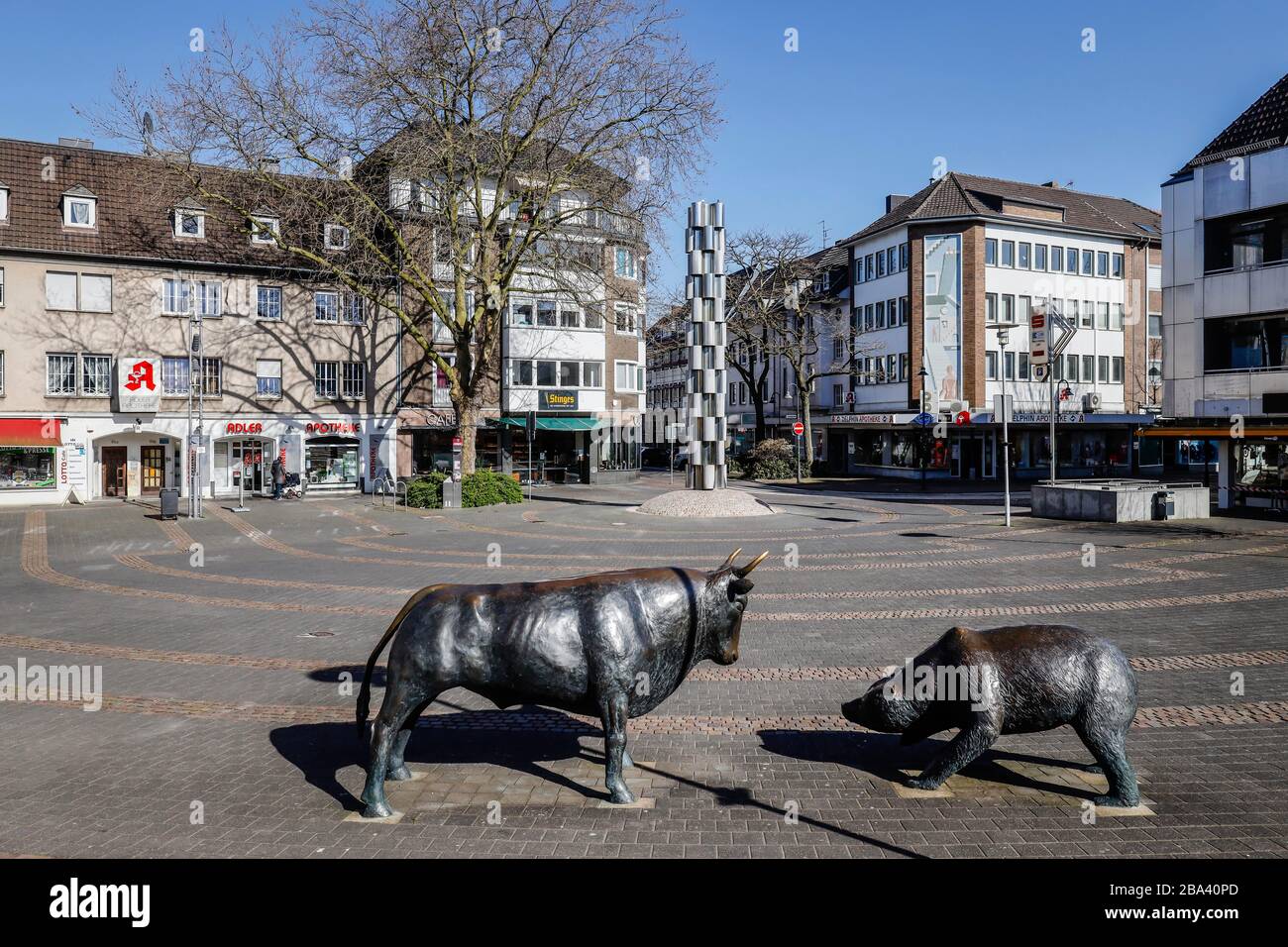 Strada dello shopping vuota con negozi chiusi a causa della pandemia corona Nessun contatto, strada principale nella città vecchia, Viersen, Niederrhein, Nord Reno-Westfalia Foto Stock