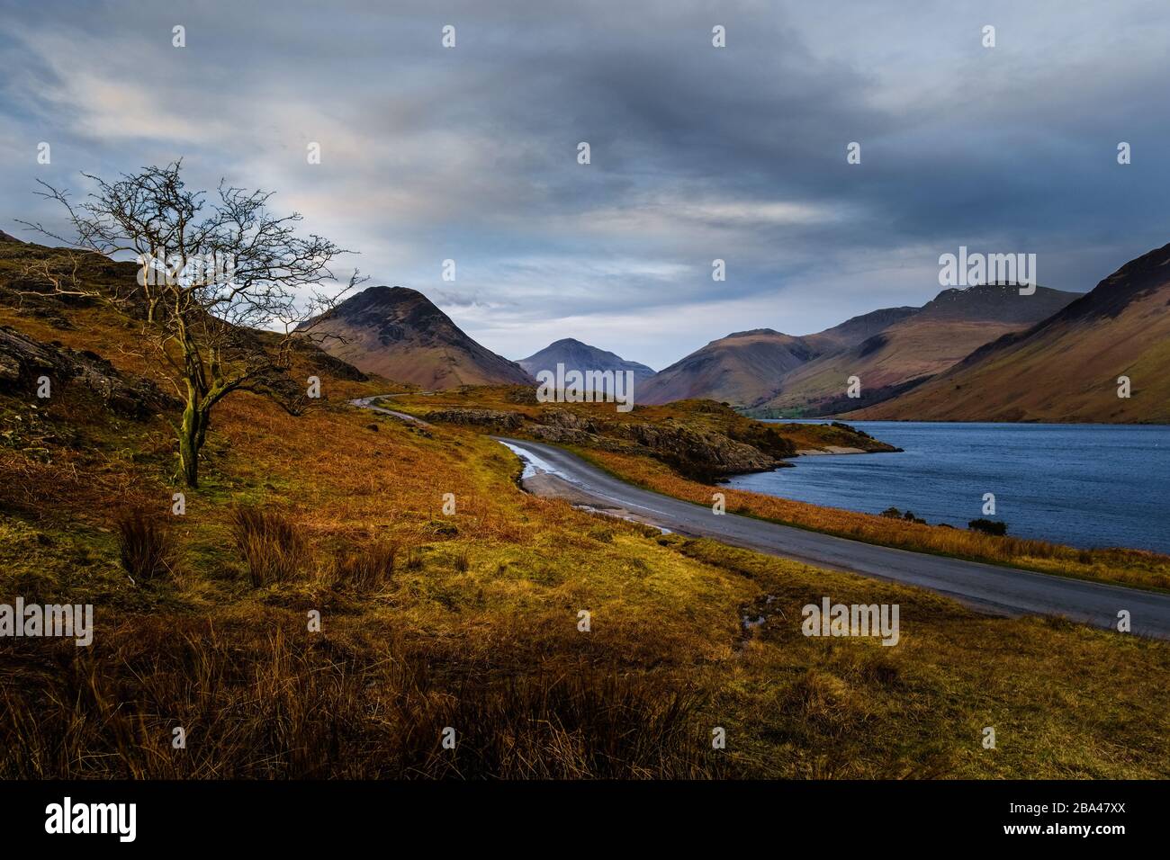 Wast Water, guardando verso Yewbarrow, Great Gable, Lingmell & The SCA Fells, English Lake District Foto Stock