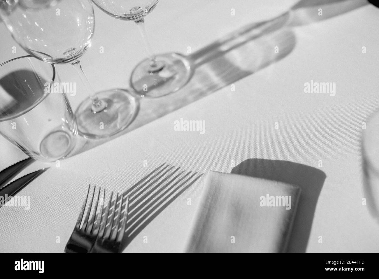 Un tavolo decorato appositamente per un giorno speciale Foto Stock