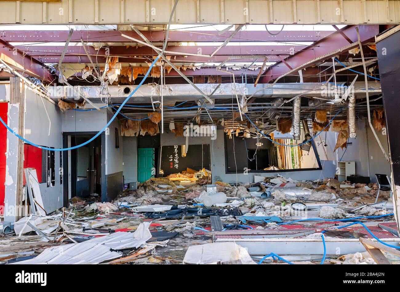 Un'azienda rimane danneggiata un anno dopo l'uragano Michael, 21 settembre 2019, a Panama City, Florida. Foto Stock