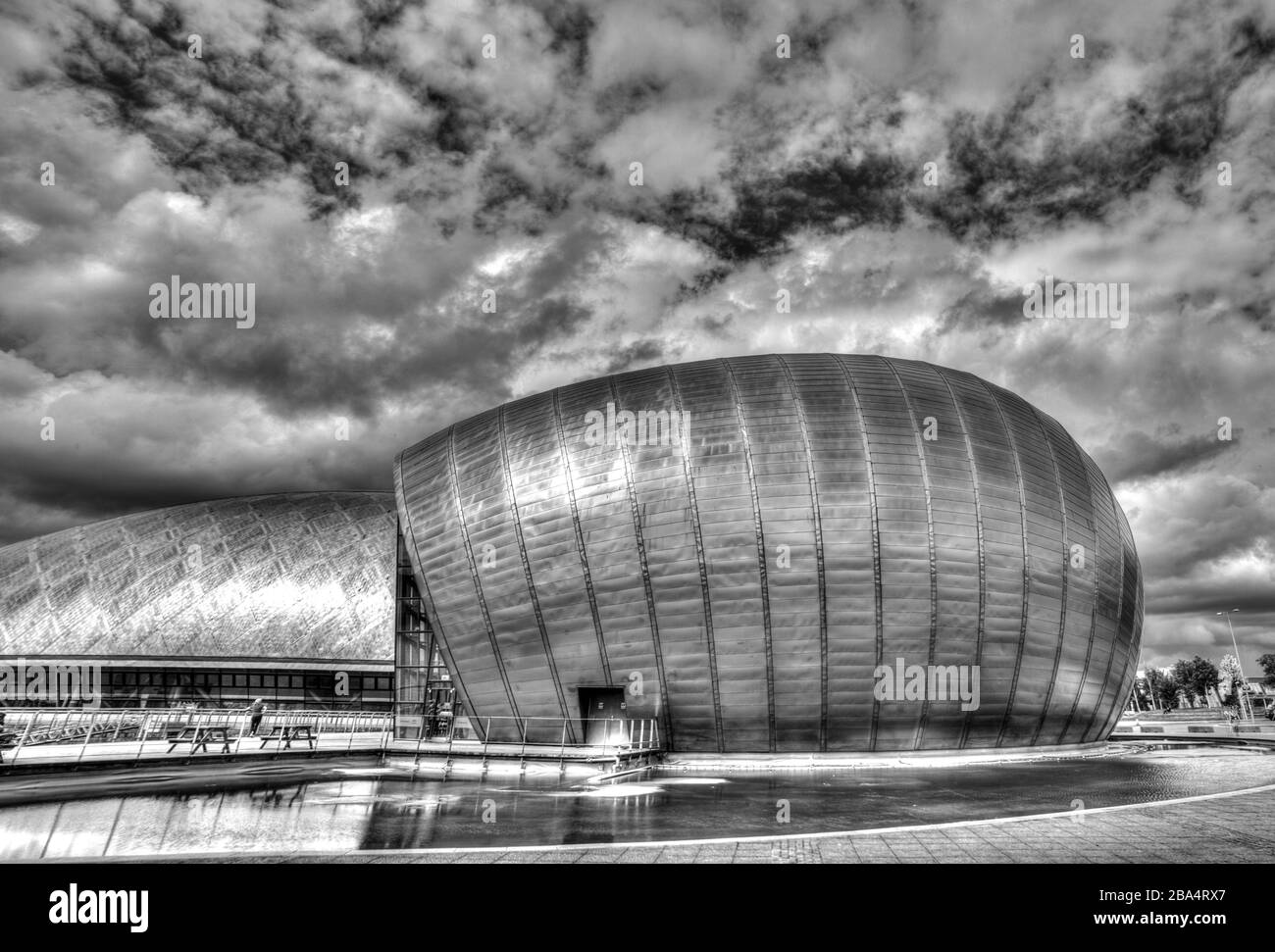 Museo della scienza di Glasgow. Design architettonico moderno. Bianco e nero Foto Stock
