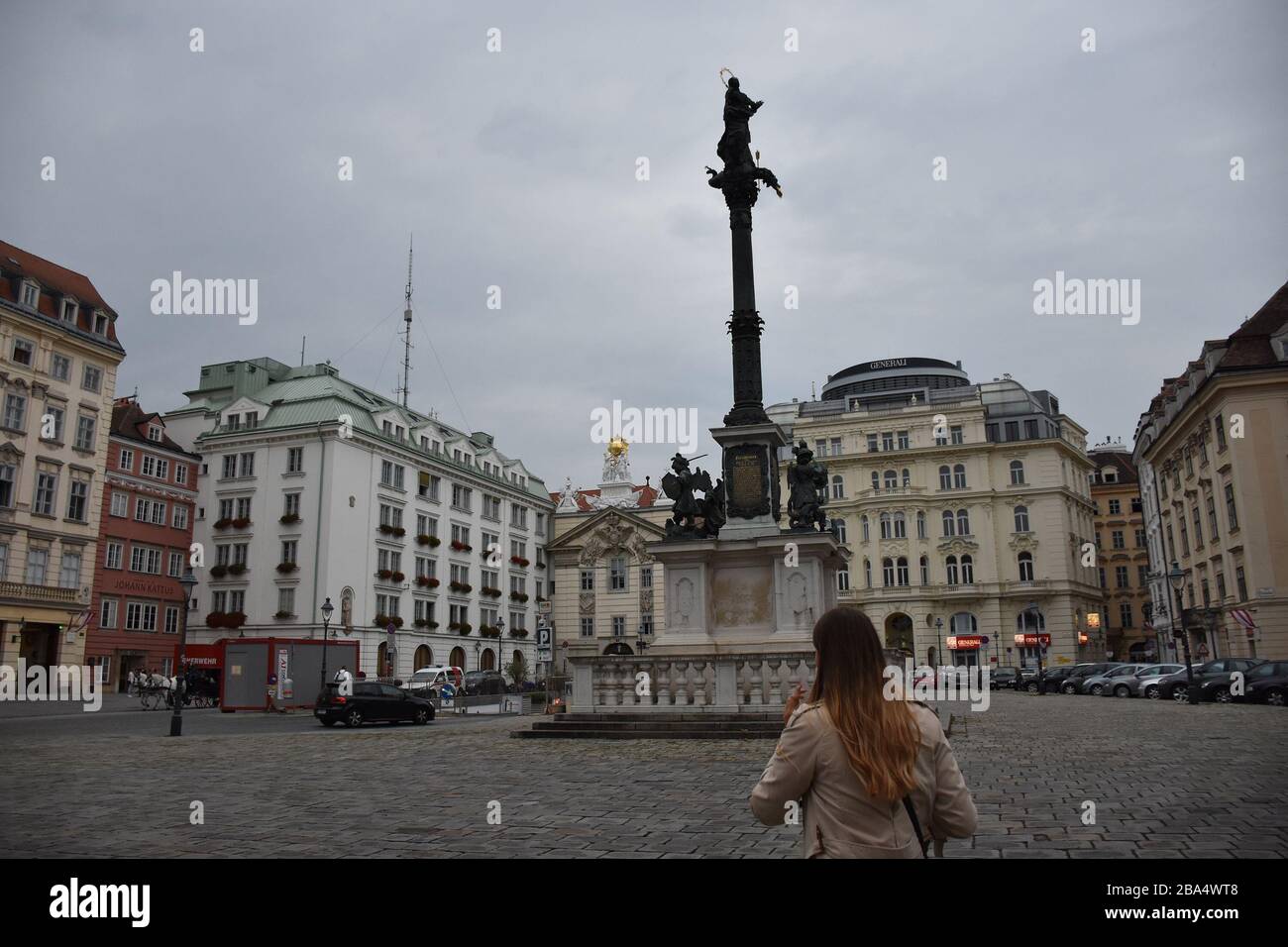 Magnifici edifici e monumenti in Piazza Vienna Foto Stock