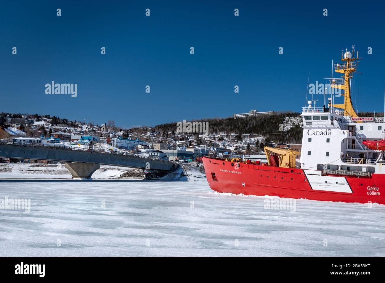 Canadian Coast Guard Ice Breaker CCGS Pierre Radisson nella baia di Gaspe. Foto Stock