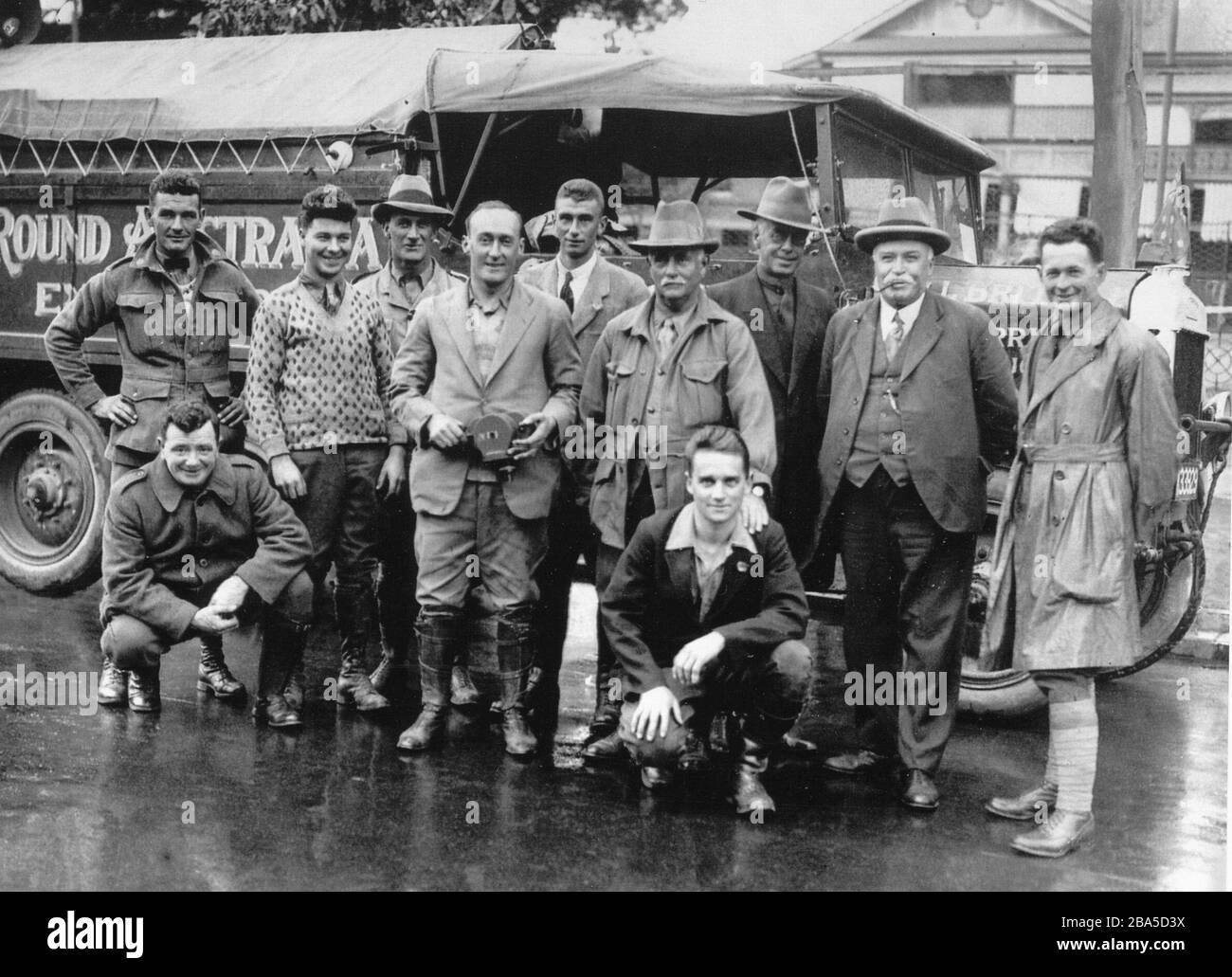 'Italiano: Membri della spedizione prima della partenza da Melbourne, 1928.; 1928; foto della collezione Famiglia (il nonno grande era sulla spedizione Macrobertson); autore sconosciuto; ' Foto Stock