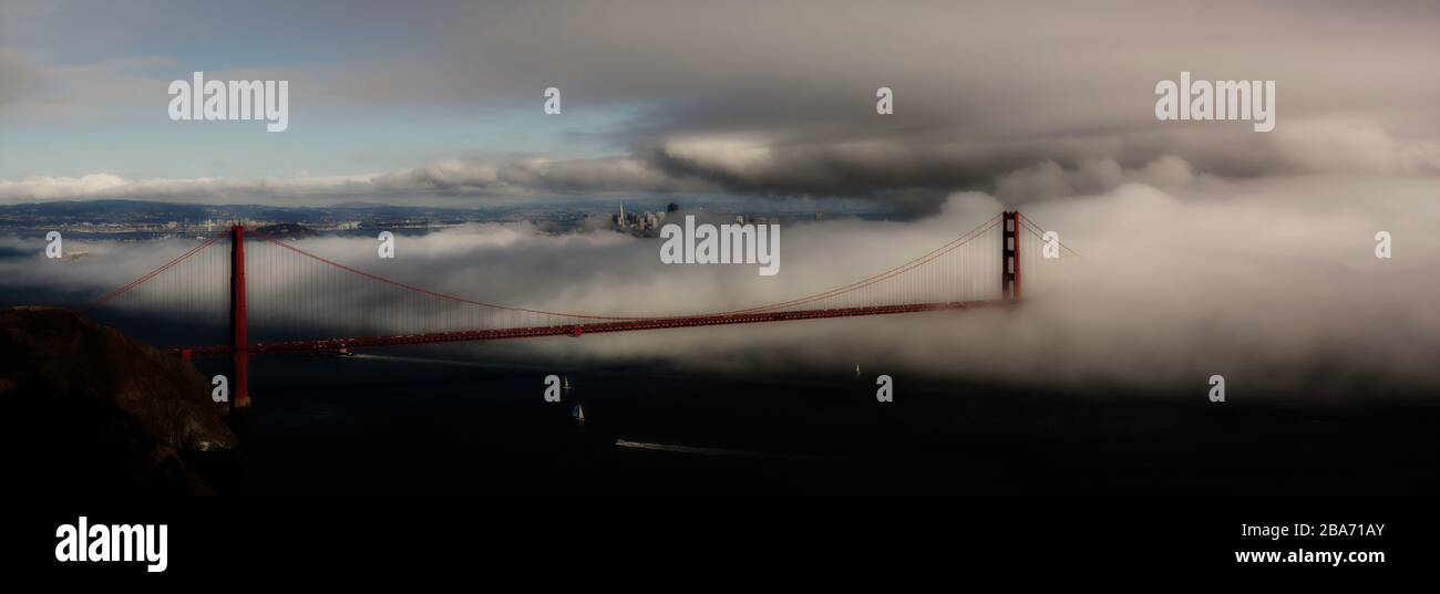 Golden Gate Bridge e centro di San Francisco, vista da Marin Headlands, California, Stati Uniti, Nord America, colore Foto Stock