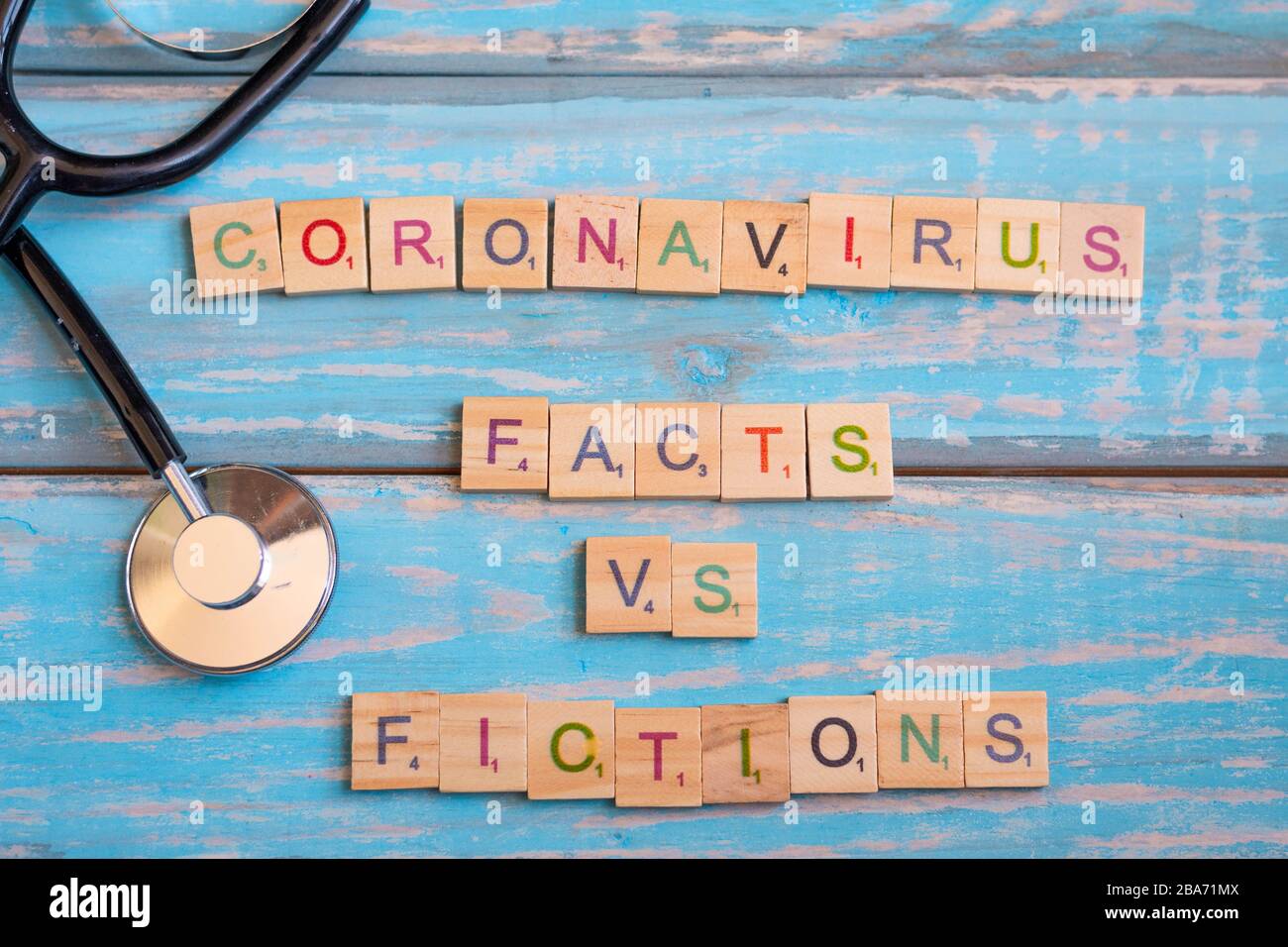 Fatti e immaginazioni di coronavirus da professionisti medici Foto Stock