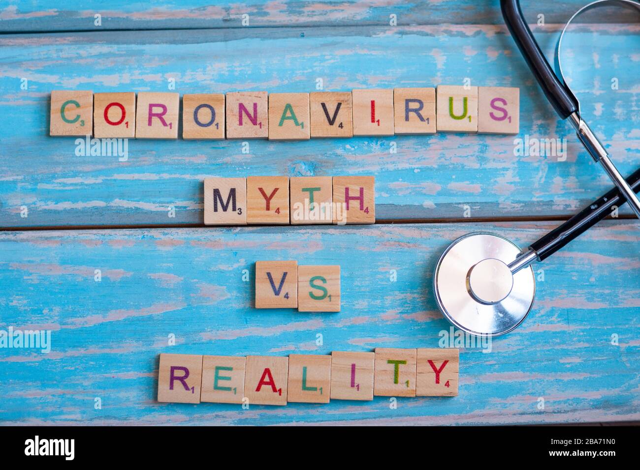 Fatti e immaginazioni di coronavirus da professionisti medici Foto Stock