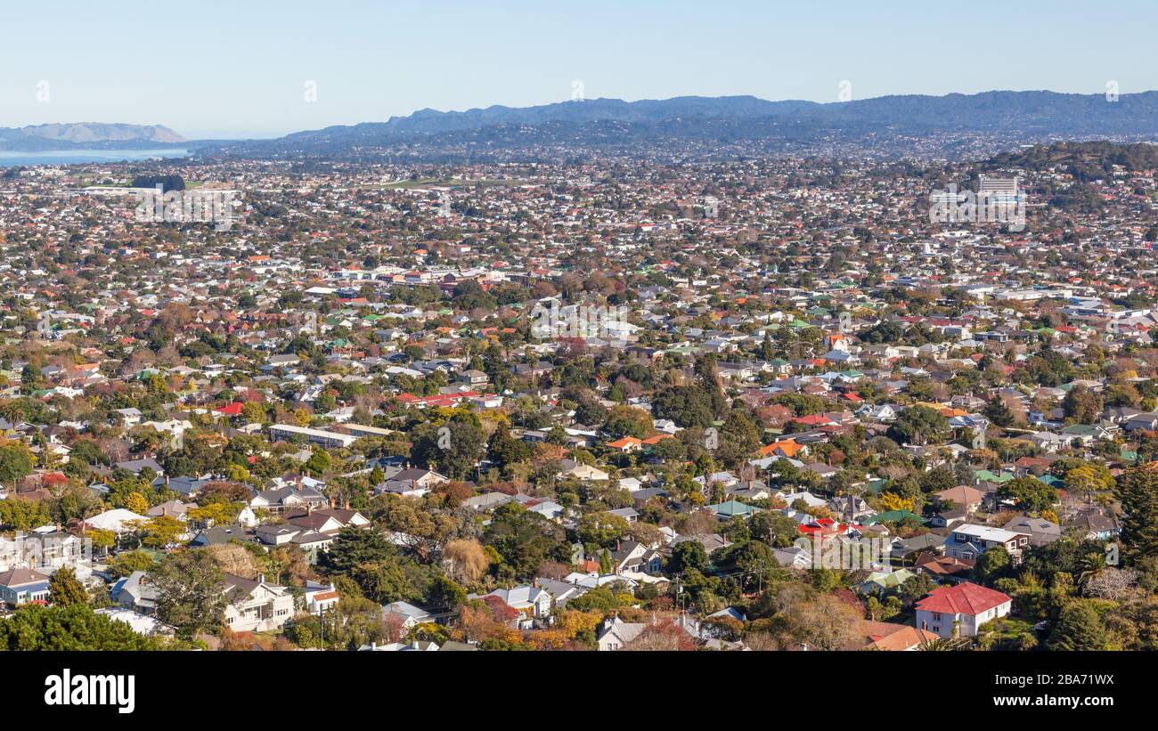 Una veduta aerea del Monte Albert (sulla destra exxtreme) ad Auckland, Nuova Zelanda. Foto Stock