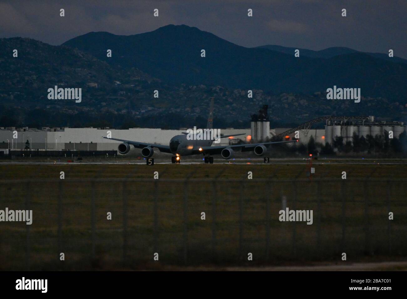 Vista dettagliata di un Boeing KC-135R Stratotanker alla base della riserva aerea di marzo il, mercoledì 25 marzo 2020, a Riverside, California, Stati Uniti. (Foto di IOS/Espa-Images) Foto Stock