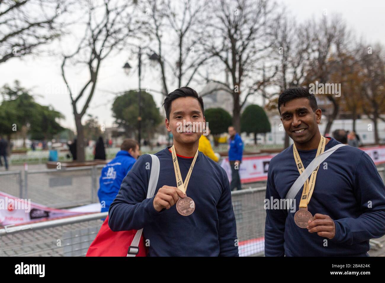 Fieri finitori della maratona di Istanbul Foto Stock