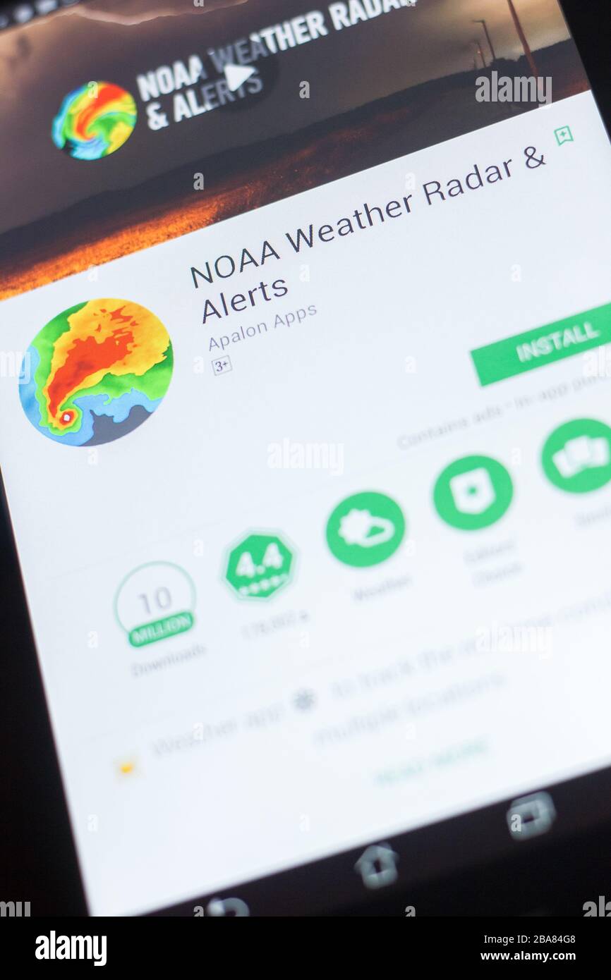 Ryazan, Russia - 19 aprile 2018 - NOAA Weather Radar and Alerts app mobile sul display del tablet PC Foto Stock