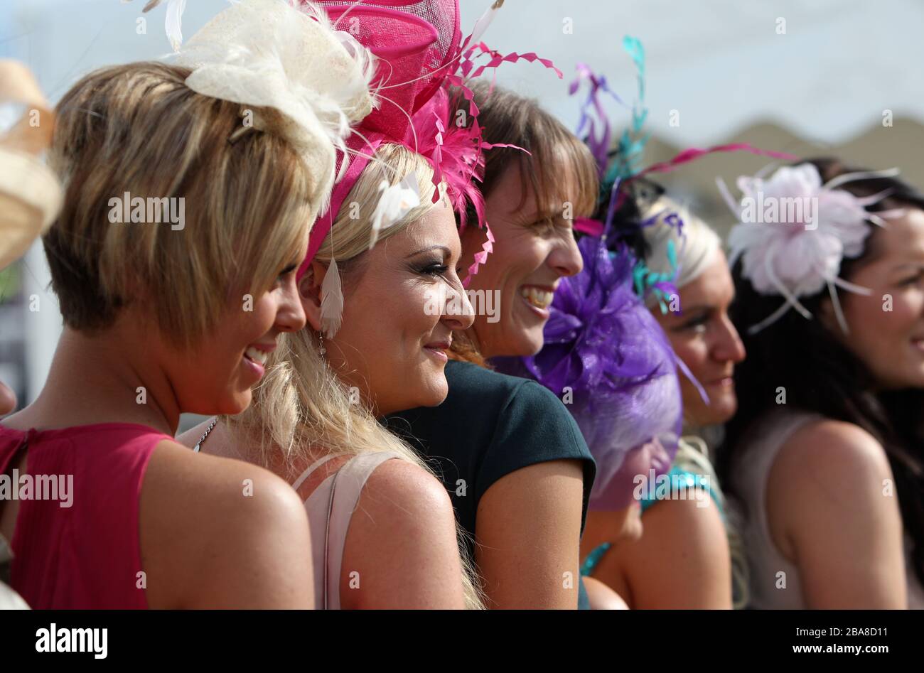 Racegoers durante l'Ayr Gold Cup Day all'Ayr Racecourse Foto Stock