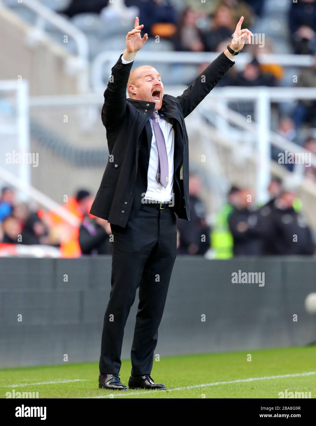 Burnley manager Sean Dyche urla del perimetro Foto Stock