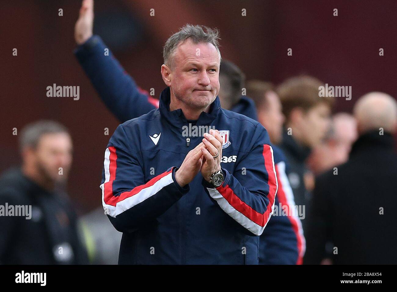 Il manager della città di Stoke Michael o'Neill reagisce dopo la partita contro Hull City durante la partita del Campionato Sky Bet allo stadio bet365 Foto Stock