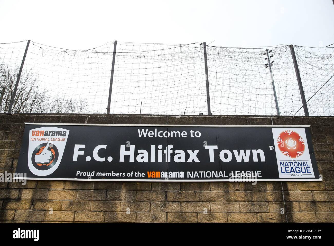La segnaletica dello stadio di FC Halifax Town prima della partita della Vanarama Conference Premier League allo Shay Foto Stock